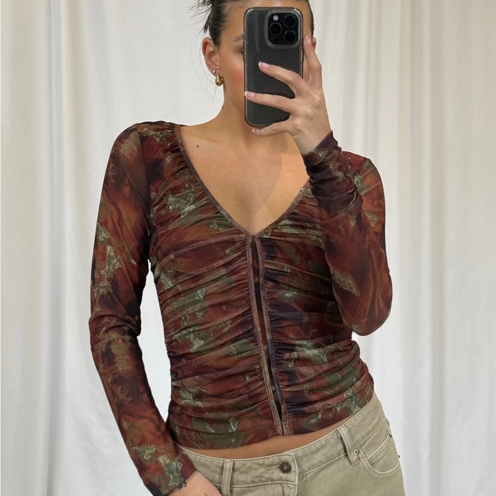 Bronx and Banco Red and Brown Ruched Blouse with Fitted Style